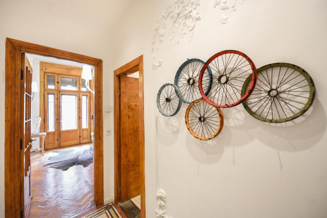Vintage Elegance, Modern Comfort: 1Br Apartment Overlooking Calea Victoriei Βουκουρέστι Εξωτερικό φωτογραφία