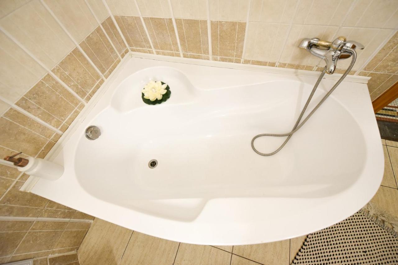 Vintage Elegance, Modern Comfort: 1Br Apartment Overlooking Calea Victoriei Βουκουρέστι Εξωτερικό φωτογραφία