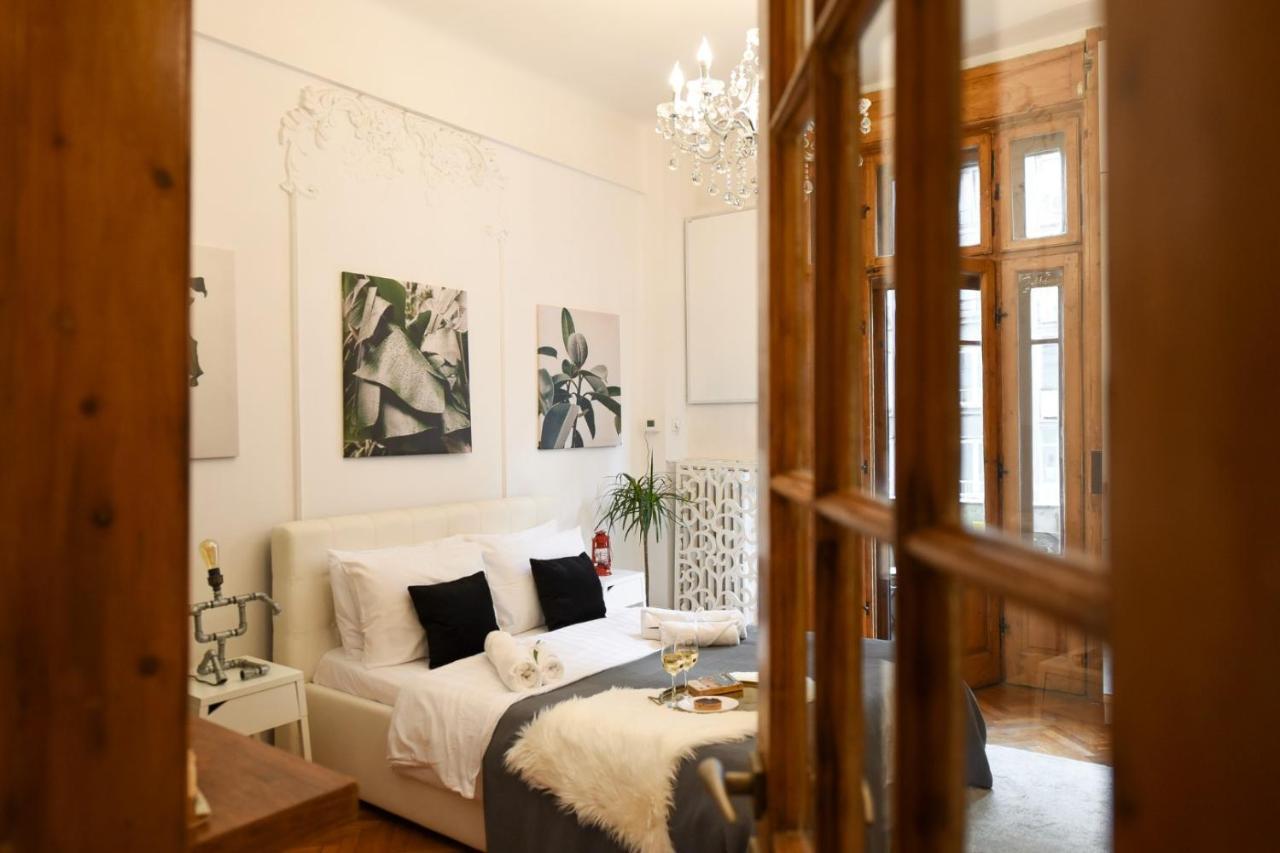 Vintage Elegance, Modern Comfort: 1Br Apartment Overlooking Calea Victoriei Βουκουρέστι Εξωτερικό φωτογραφία
