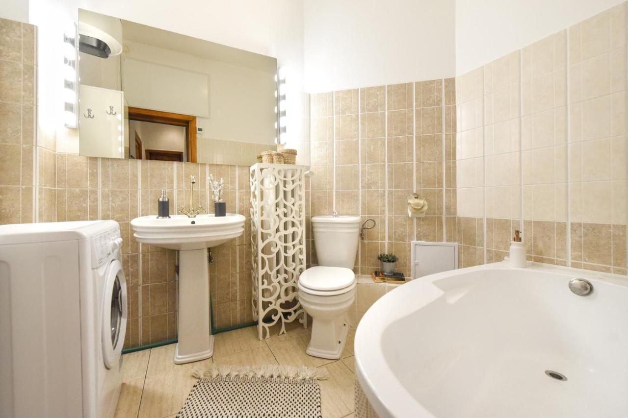 Vintage Elegance, Modern Comfort: 1Br Apartment Overlooking Calea Victoriei Βουκουρέστι Εξωτερικό φωτογραφία