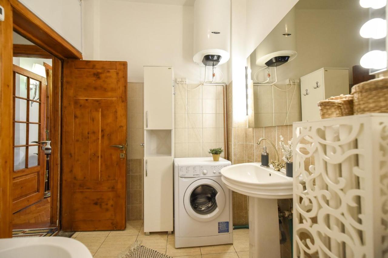 Vintage Elegance, Modern Comfort: 1Br Apartment Overlooking Calea Victoriei Βουκουρέστι Εξωτερικό φωτογραφία